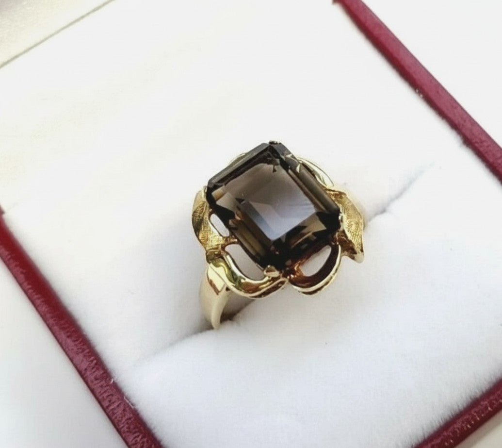 VINTAGE 14K YELLOW GOLD EMERALD CUT SMOKY QUARTZ RING SIZE 5