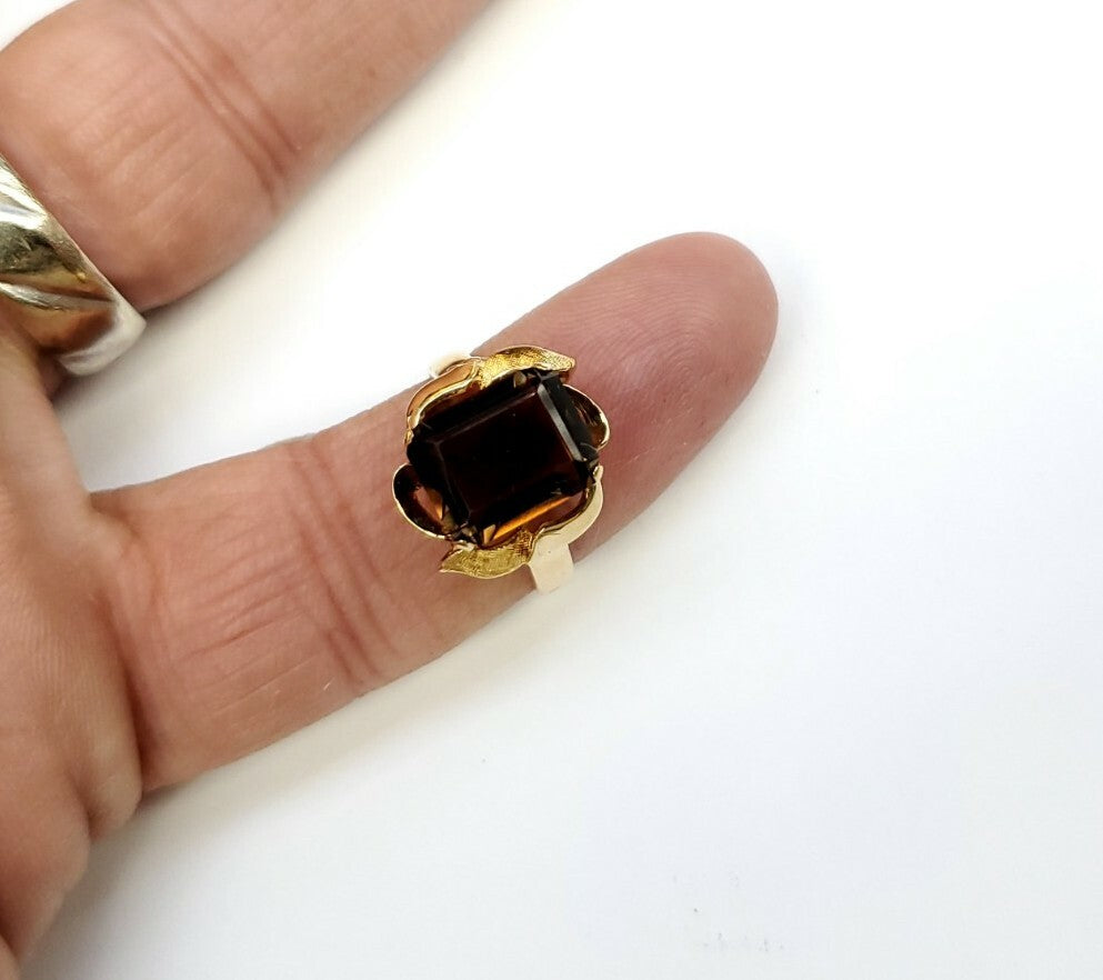 VINTAGE 14K YELLOW GOLD EMERALD CUT SMOKY QUARTZ RING SIZE 5