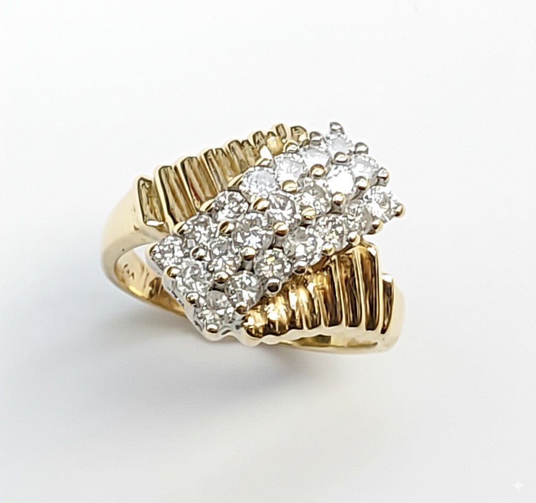 0.90 CT Diamond Ring 14K Gold Size 6.5  Diamond Journey Ring