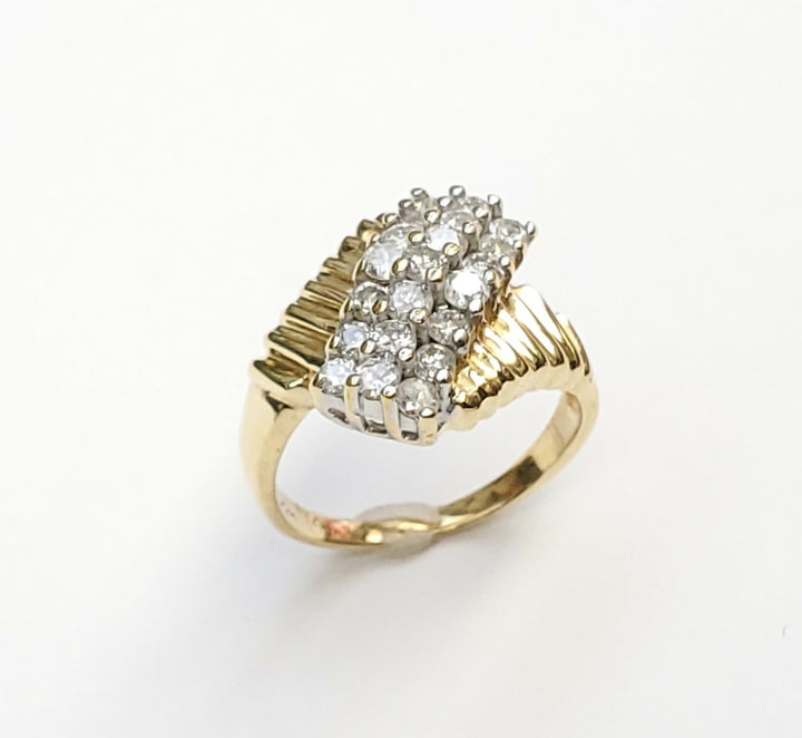0.90 CT Diamond Ring 14K Gold Size 6.5  Diamond Journey Ring