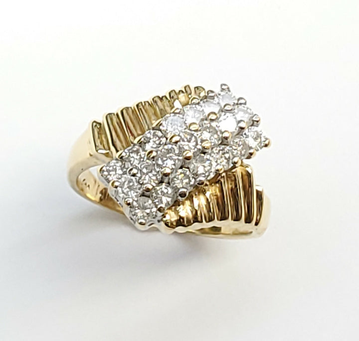 0.90 CT Diamond Ring 14K Gold Size 6.5  Diamond Journey Ring