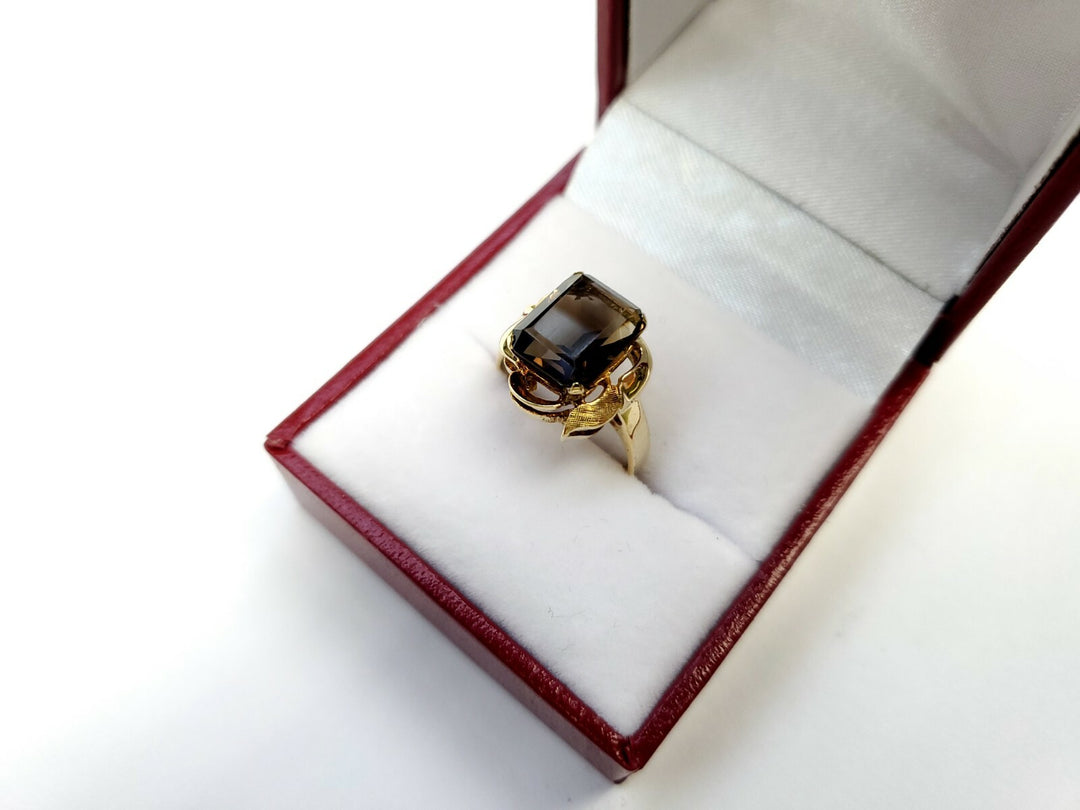 VINTAGE 14K YELLOW GOLD EMERALD CUT SMOKY QUARTZ RING SIZE 5