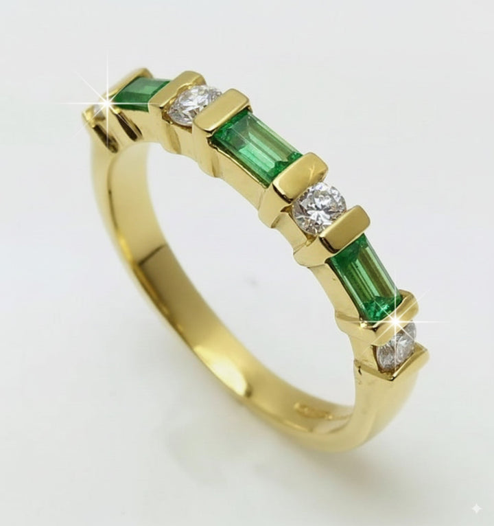 VINTAGE 18K GOLD BAND WITH SYNTHETIC EMERALDS