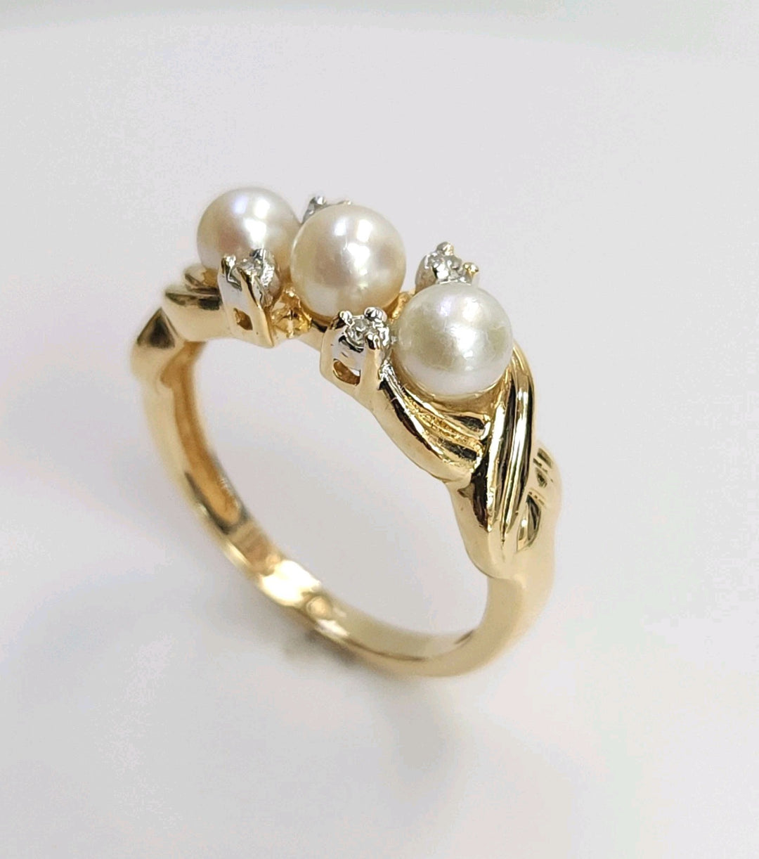 14k Gold Pearls And Diamonds Ring Size 7