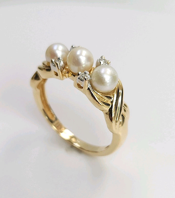 14k Gold Pearls And Diamonds Ring Size 7