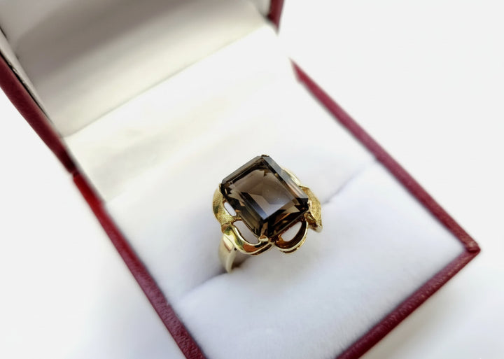VINTAGE 14K YELLOW GOLD EMERALD CUT SMOKY QUARTZ RING SIZE 5